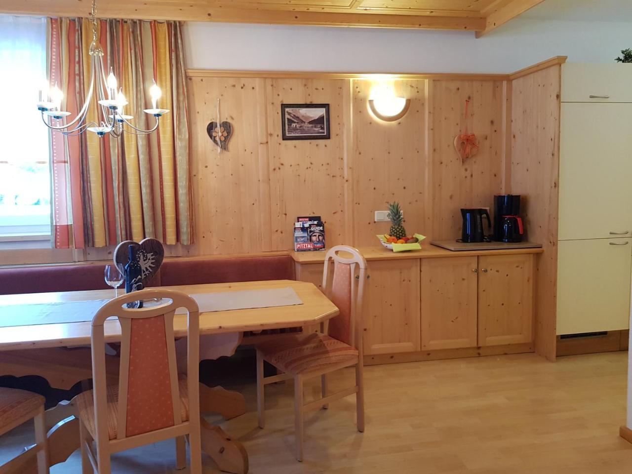 Alpina Appartement Sankt Leonhard im Pitztal Exterior photo